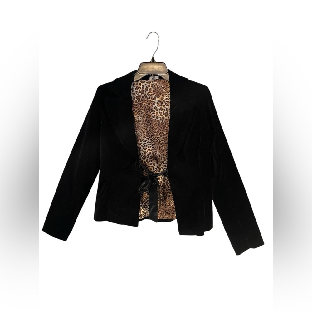 WOMAN’S AQUA BLACK VELVET FRONT TIE JACKET SIZE MEDIUM (RUNS SMALL).